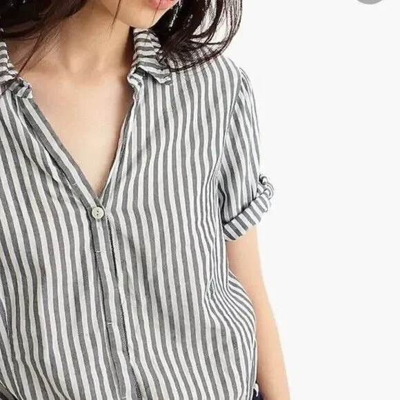 J.Crew XS Chambray Stripe Button Up Shirt Short Sleeve V-Neck Cotton Classicore - Picture 2 of 15